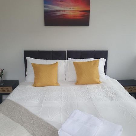 1 & 2 Bed Apartments - Desborough, Kettering, Family, Wifi, Parking Exterior photo