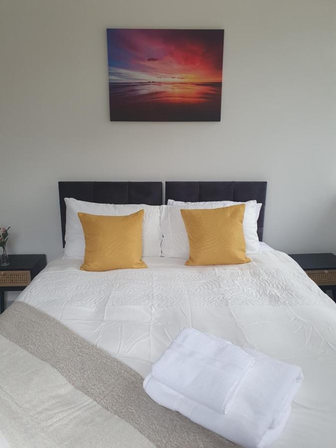 1 & 2 Bed Apartments - Desborough, Kettering, Family, Wifi, Parking Exterior photo