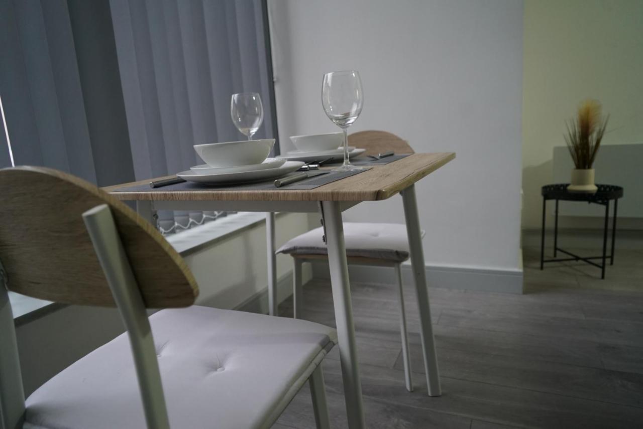 1 & 2 Bed Apartments - Desborough, Kettering, Family, Wifi, Parking Exterior photo