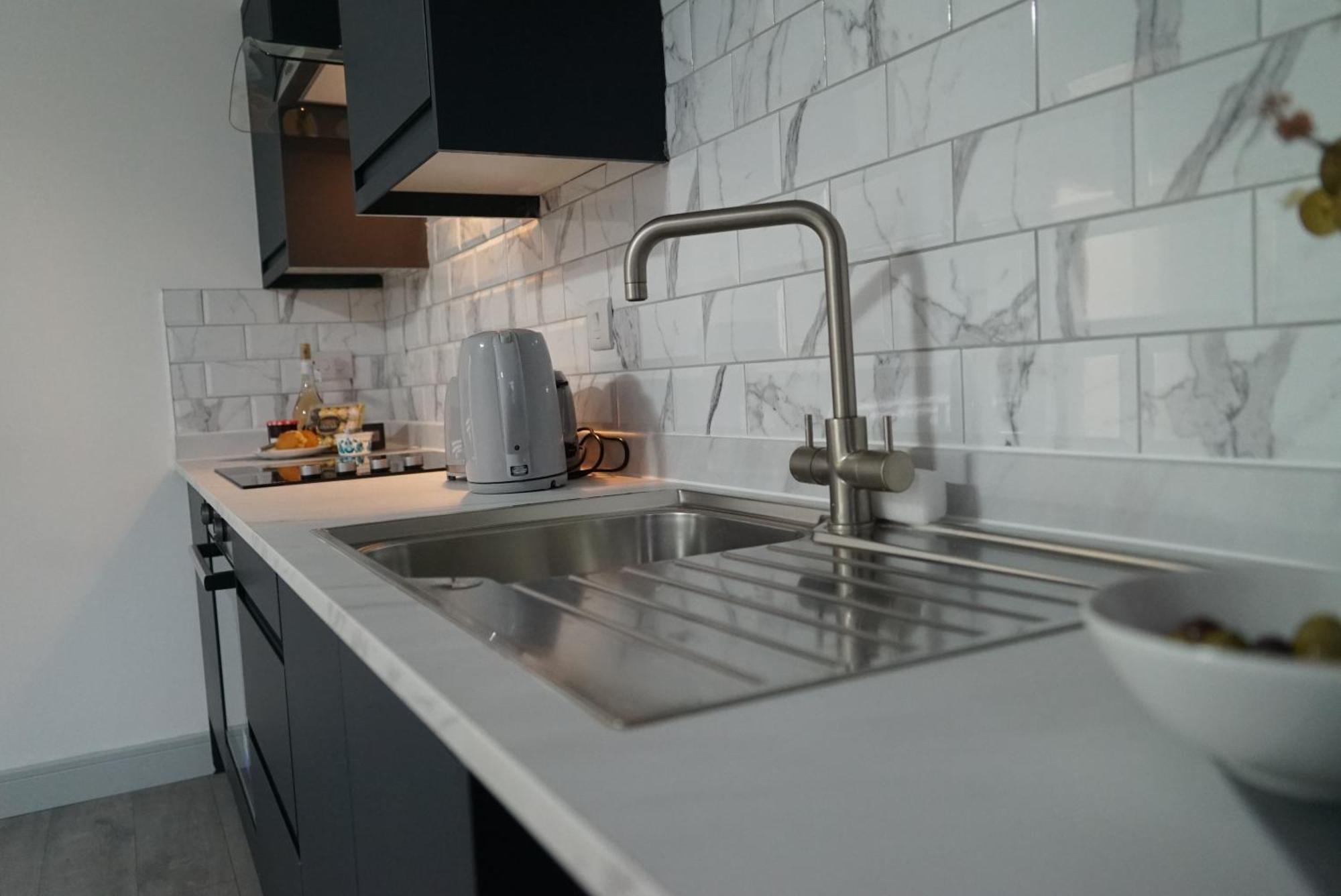 1 & 2 Bed Apartments - Desborough, Kettering, Family, Wifi, Parking Exterior photo