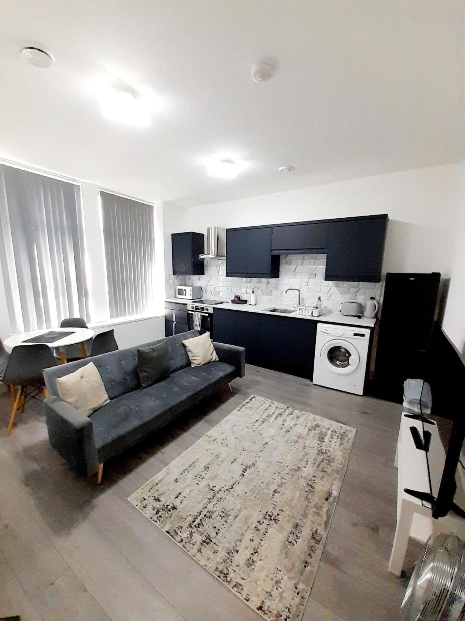 1 & 2 Bed Apartments - Desborough, Kettering, Family, Wifi, Parking Exterior photo